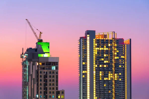 Cityscape view of Bangkok modern condominium in business zone at Bangkok,Thailand. Bangkok is the capital of Thailand and Bangkok is also the most populated city in Thailand. — Stock Photo, Image