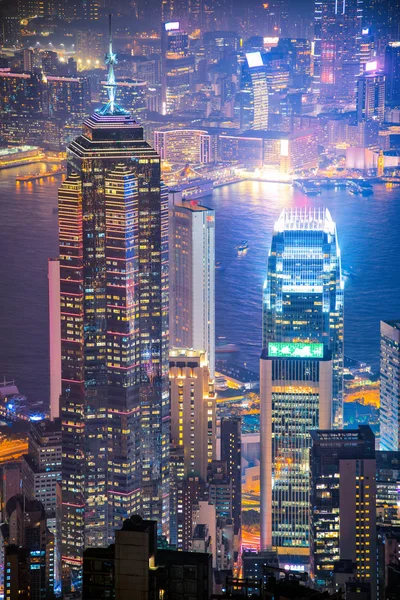 Hong kong centre-ville la célèbre vue du paysage urbain de Hong Kong skyline pendant le crépuscule vue du sommet Victoria à Hong Kong . — Photo