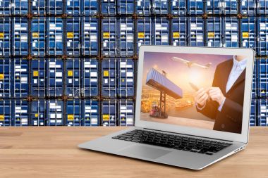 İş nakliye ve Internet şey teknoloji gösterilen laptop