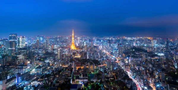 Vedere panoramică asupra turnului Tokyo și a peisajului orașului Tokyo din Dealurile Roppongi noaptea în Tokyo, Japonia — Fotografie, imagine de stoc