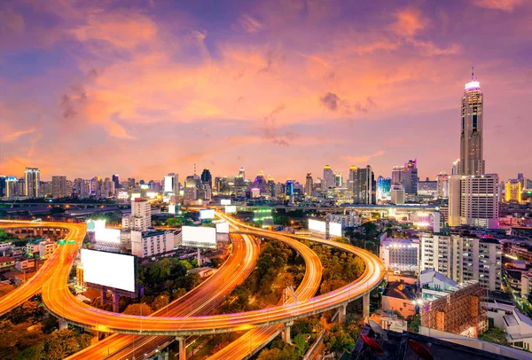 Panorama pohled Bangkok moderní obchodní budovy — Stock fotografie