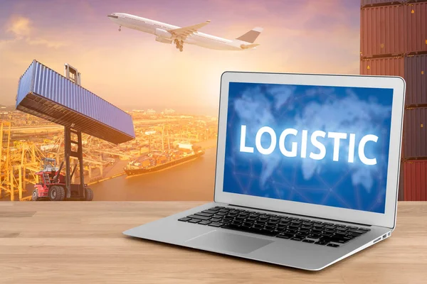 Computadora portátil mostrando negocio logístico e internet de las cosas tecnología — Foto de Stock