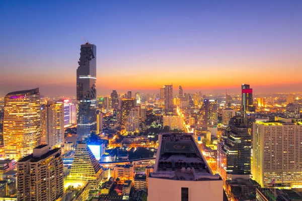 Vue sur le paysage urbain de Bangkok immeuble d'affaires moderne — Photo