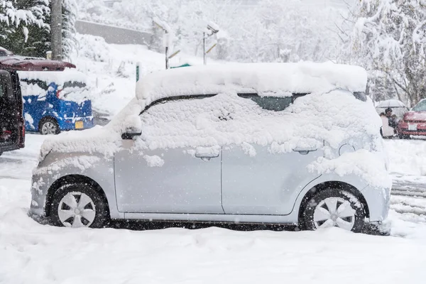 Fresh white snow falling at public park cover road and car in winter season at Kawaguchiko,Japan. — Stock Photo, Image