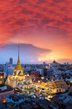 Manzaralı turizm batımında Wat Traimit Witthayaram Worawihan çekici Bangkok'un Tapınağı.