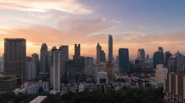 Bangkok, Tayland, Thailand, iş bölgesinde modern inşaat time-lapse havadan görünümü.