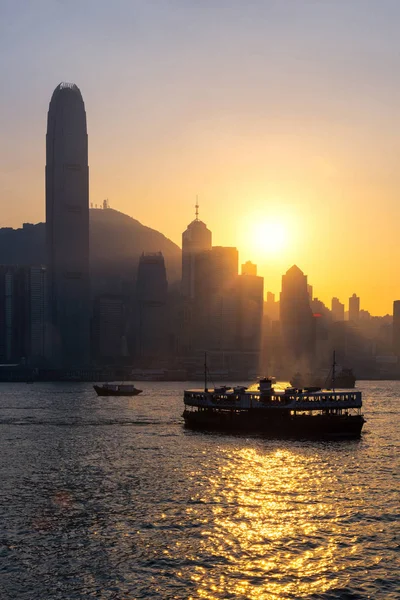 Hong kong bateau chinois traditionnel en bois pour le service touristique dans le port de Victoria — Photo