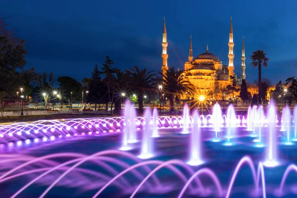 Το Μπλε Τζαμί στο Sultanahmet square το βράδυ, Κωνσταντινούπολη, Τουρκία — Φωτογραφία Αρχείου