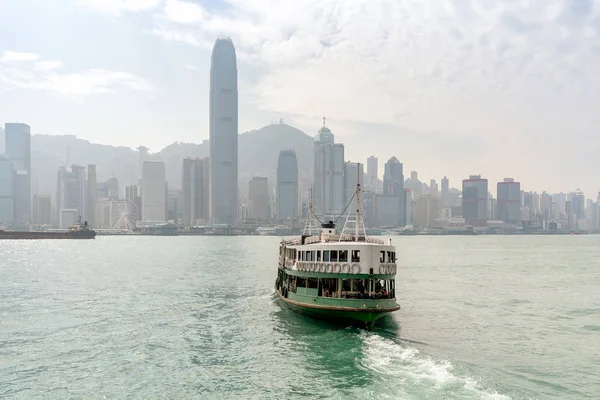 Hong kong bateau chinois traditionnel en bois pour le service touristique dans le port de Victoria — Photo