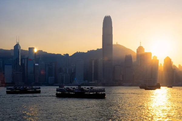 Hong kong bateau chinois traditionnel en bois pour le service touristique dans le port de Victoria — Photo