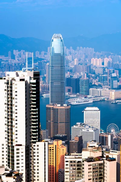 Hong kong centro de la ciudad la famosa vista del paisaje urbano desde el guisante Victoria — Foto de Stock