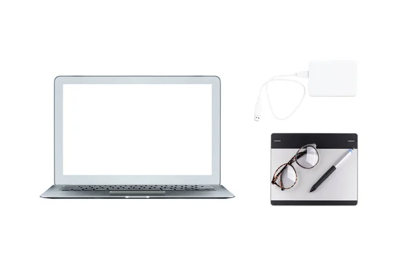 Φορητό υπολογιστή, tablet γραφικών και εξωτερικό σκληρό δίσκο που απομονώνονται σε λευκό φόντο. — Φωτογραφία Αρχείου