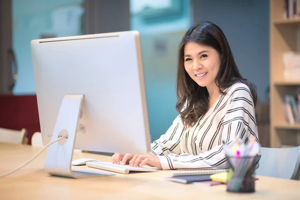 Young business freelance working on smart computer at Co Working Space office — Stock Photo, Image