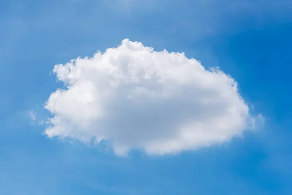 Single nature white cloud on blue sky background in daytime — Stock Photo, Image