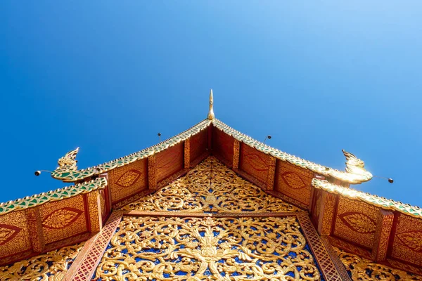 Wat Phra That Doi Suthep with blue sky in Chiang Mai. — Stock Photo, Image