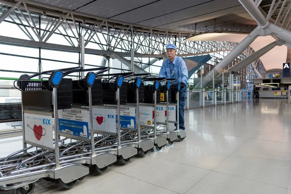 Interiér mezinárodní Airport.Kansai mezinárodní letiště Kansai (Kix) je jedním z Japonska nejvýznamnějších mezinárodních letišť. — Stock fotografie