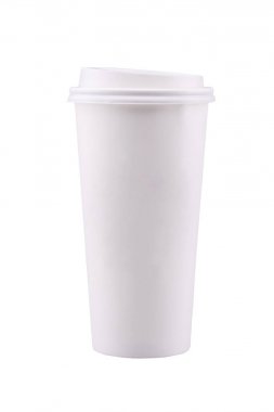 Beyaz arka plan üzerinde izole paket beyaz kahve fincanı.