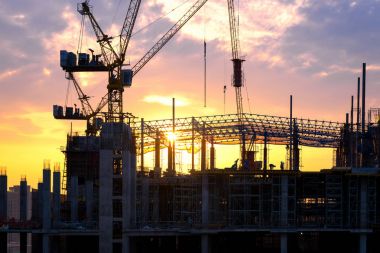 İnşaat alanında yoğun faaliyet başlangıçta yeni karmaşık bir altyapı projesi oluşturma.