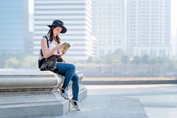 Beautiful Asian Tourist Woman Reading Travel Guide Book Searching Location — Stock Photo, Image