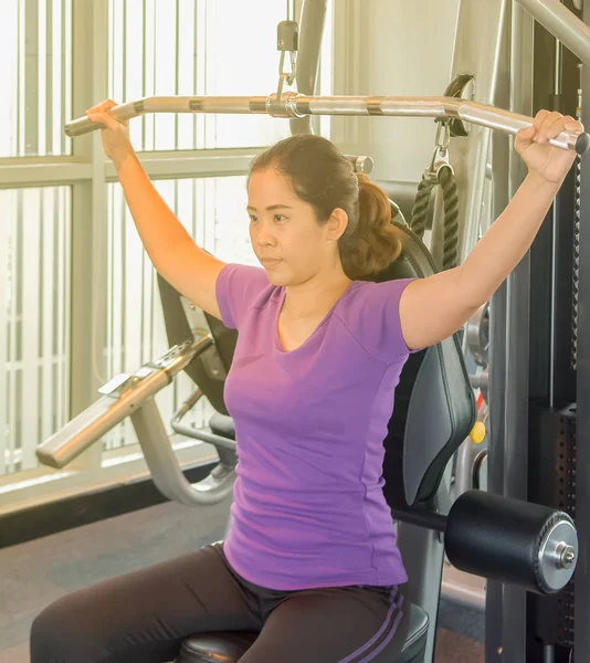 Aisa kadın zevk spor makine fitness Club sarı ışık ile