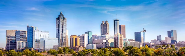 Downtown Atlanta Skyline Visar Flera Framstående Byggnader Och Hotell Blå — Stockfoto