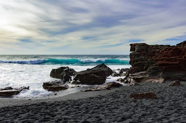 エル湾 ランサローテ島 スペインから海岸の波 — ストック写真