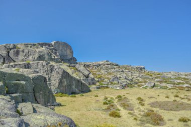 dağların tepesinde buzlu