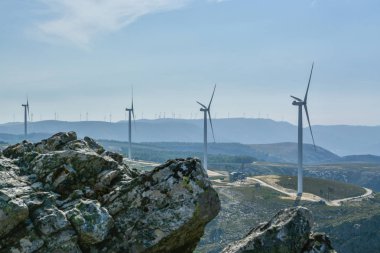yel değirmeni elektrik jeneratör kule