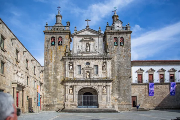 View at the front facade of the Cathedral of Viseu, Adro da Se Cathedral de Viseu, architectural icon of the city of Viseu, Portugal — ストック写真