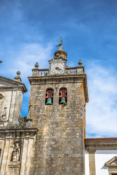 Veduta dettagliata sulla facciata anteriore della Cattedrale di Viseu, icona architettonica della città di Viseu, Portogallo — Foto Stock