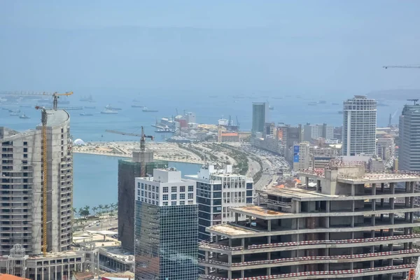 Luftaufnahme der Innenstadt von Luanda, Bucht und Hafen von Luanda, marginale und zentrale Gebäude, in Angola — Stockfoto