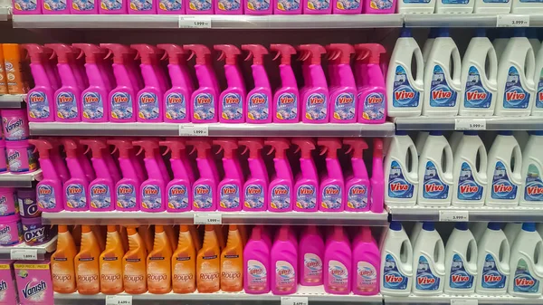 View of washing machine detergent display inside a hypermarket — Stock Photo, Image