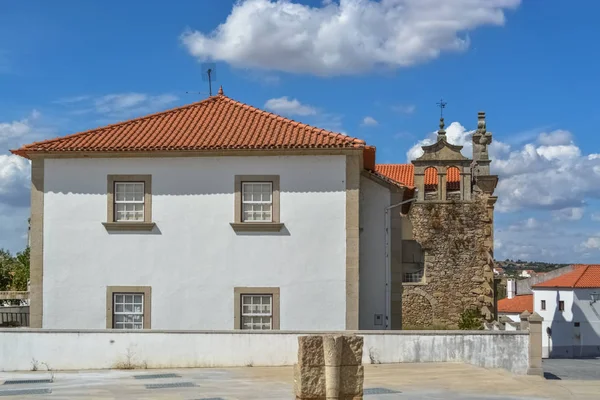 View of a old building on downtown city, on interior fortress of medieval city of Miranda do Douro — 스톡 사진