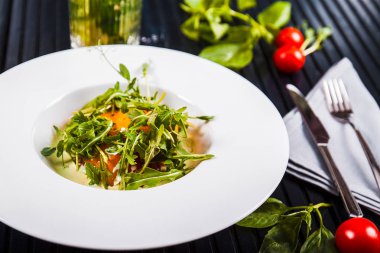 Haşlanmış yumurta salatası