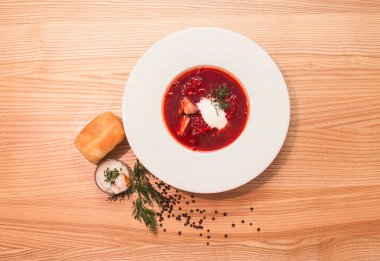 Pampushkas ile Ukrayna borsch