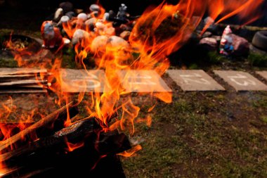 Akşamları yanan odun.