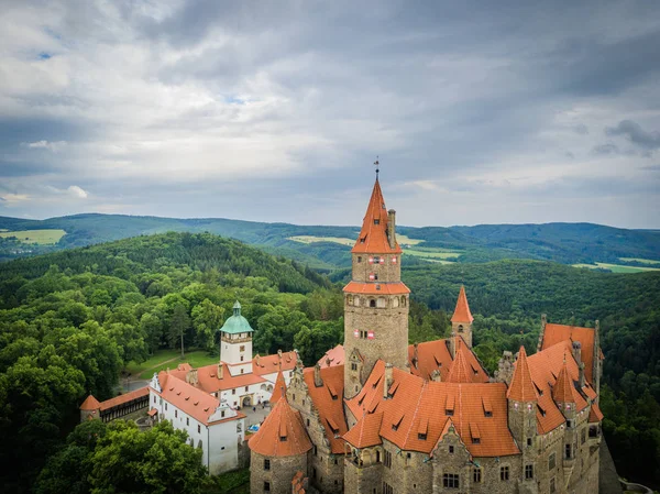 Antenne Der Mittelalterlichen Burg Auf Dem Hügel Der Tschechischen Region — Stockfoto