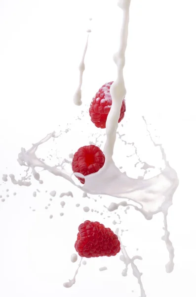 Frambuesas rojas con yogur — Foto de Stock