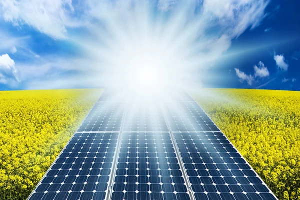 그린 에너지 태양광 패널 — 스톡 사진