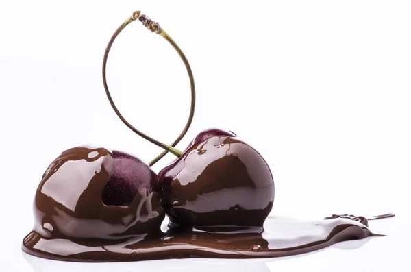 Rozkosz do cilegia z ciemnej czekolady — Zdjęcie stockowe