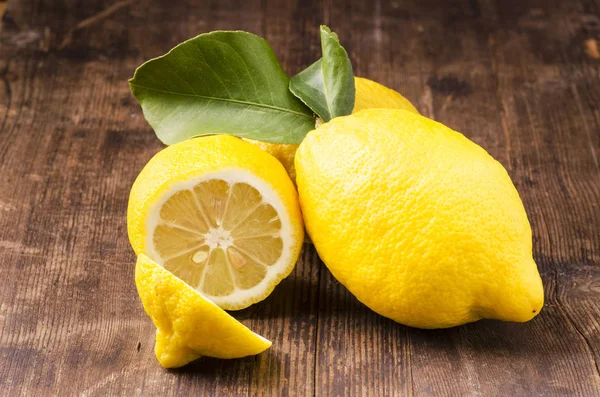 Stillleben mit sizilianischen Zitronen — Stockfoto