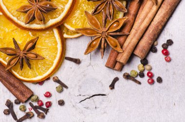 Baharatlar, renkler ve tatlar. Durgun hayat