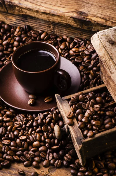 Натюрморт, горячий черный кофе — стоковое фото
