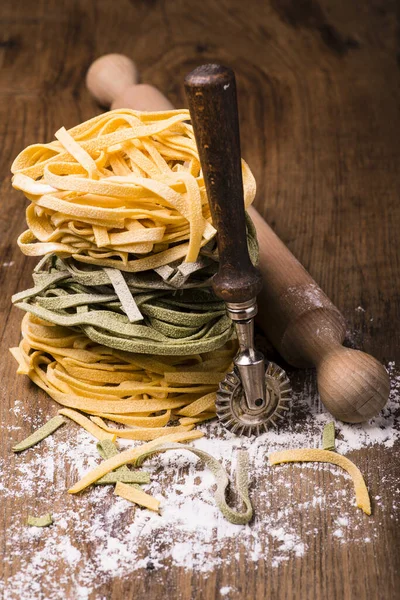 straw and hay noodles