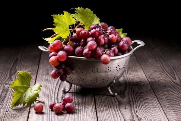 Csendélet, vörös szőlő szőlővel — Stock Fotó
