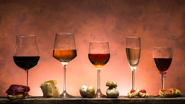 Set Diversi Tipi Vini Con Abbinamento Alimentare — Foto Stock