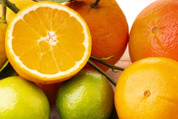 Ovocné Složení Čerstvými Citrusovými Plody Bílé Pozadí — Stock fotografie