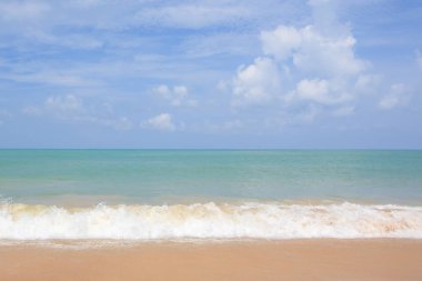 Yaz aylarında Beach, dalga ve mavi okyanus. Khao Lak, Phang Nga, Tayland.