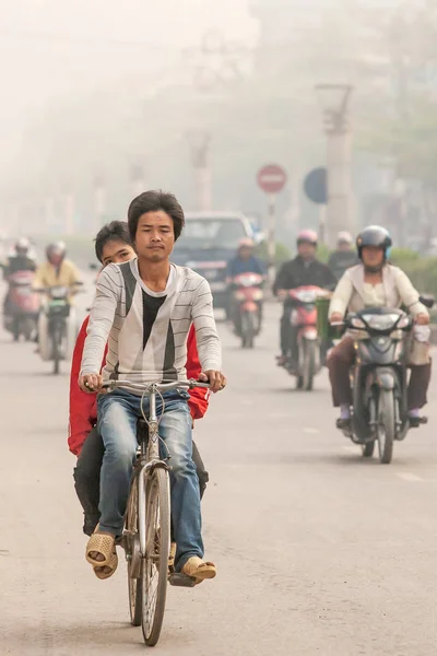 Uma vida diária de Vo Nguyen Giap Road . — Fotografia de Stock