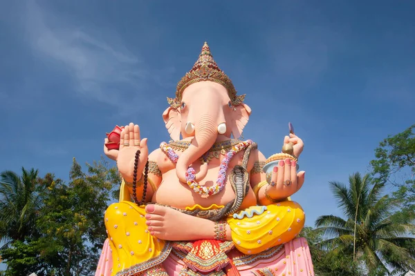 Bela grande estátua de Lorde Ganesha . — Fotografia de Stock